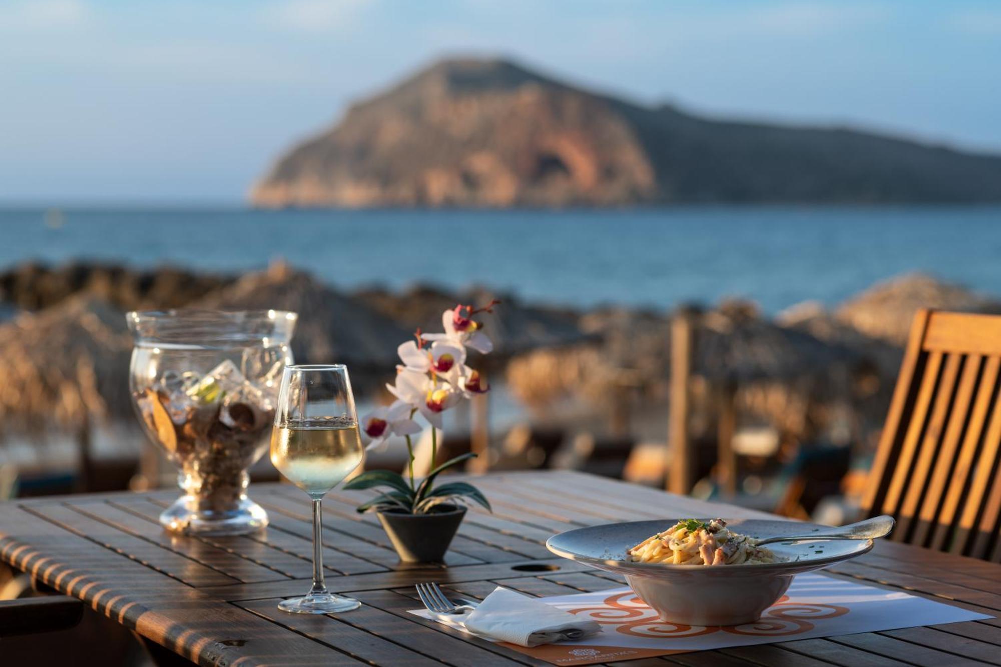 Margarita Beach Hotel Agia Marina  Bagian luar foto