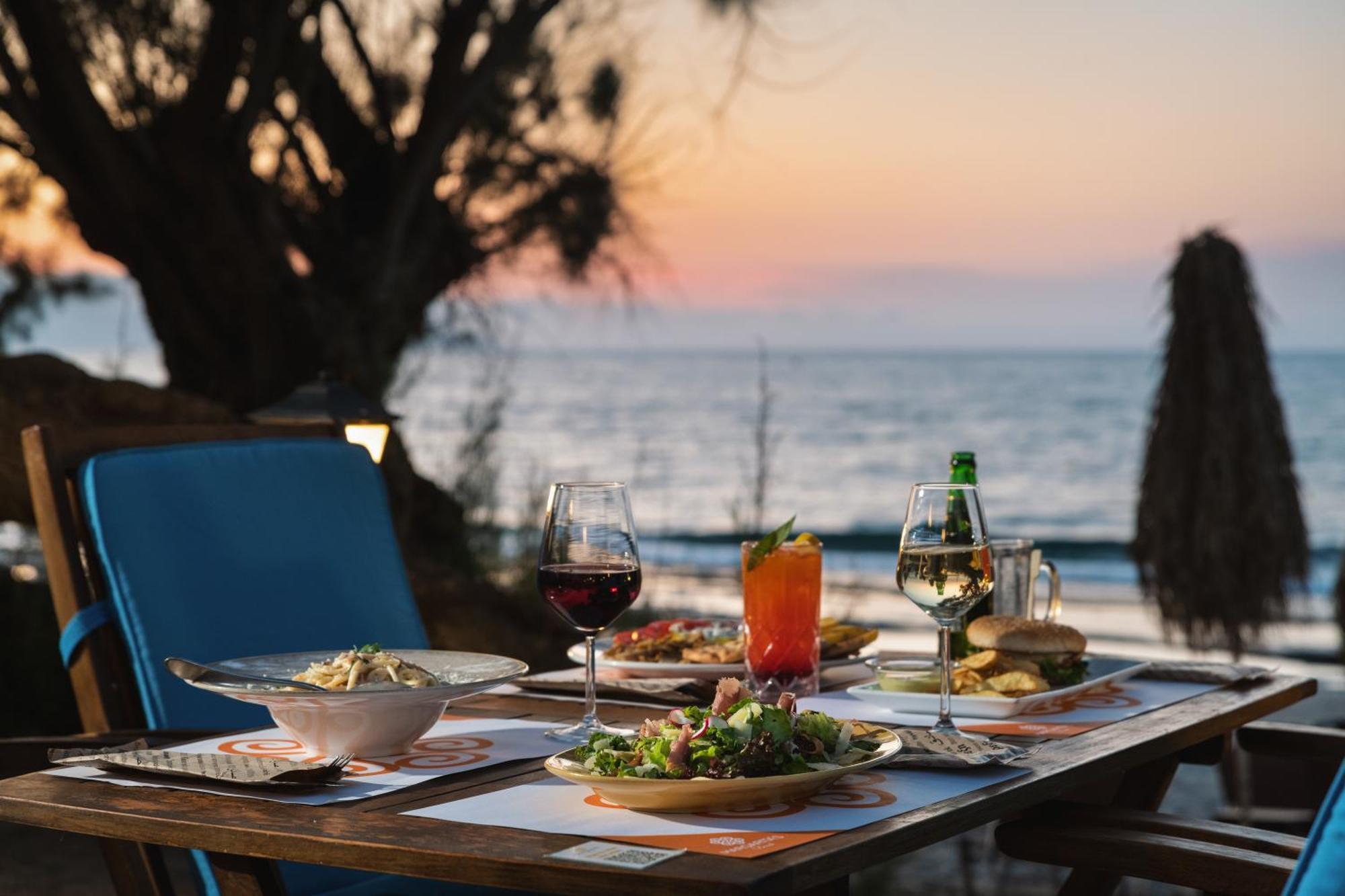 Margarita Beach Hotel Agia Marina  Bagian luar foto